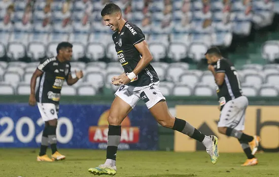 Botafogo consegue virada contra o Coritiba e continua na batalha contra o Z4