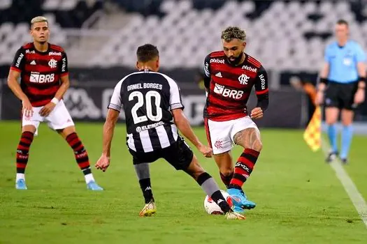 Botafogo tenta acabar com incômodo jejum de vitórias contra o empolgado Flamengo