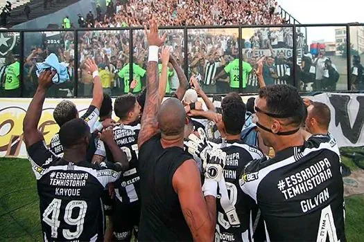 Botafogo vence lanterna Fortaleza no fim e entra no G6 do Brasileiro