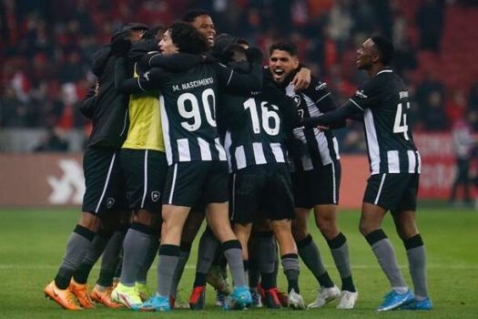 Botafogo segura vantagem e avança às quartas da Sul-Americana; Goiás é eliminado