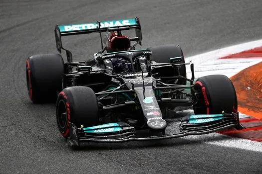 Bottas surpreende Hamilton e Verstappen e fatura pole da ‘sprint race’ na Itália