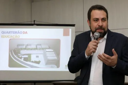 Deputado federal Guilherme Boulos visita a Secretaria de Educação de Diadema