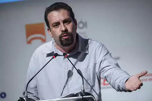 Guilherme Boulos (PSOL) participa do Ciclo de Debates na sede da ACSP