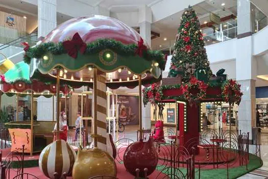 Bourbon Shopping revive as brincadeiras de Natal em decoração interativa