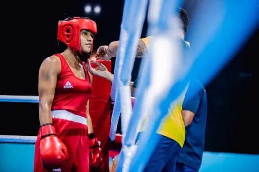 Bárbara Santos vence na estreia e vai às quartas do Mundial de Boxe