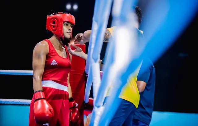 Bárbara Santos vence na estreia e vai às quartas do Mundial de Boxe