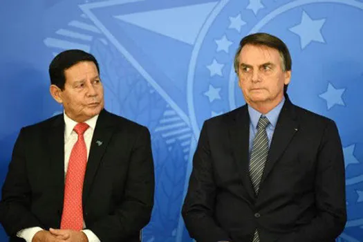 TSE começa a julgar nesta terça ações que pedem cassação de Bolsonaro e Mourão