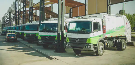 Mercedes-Benz exporta caminhões Atego para coleta urbana no Chile