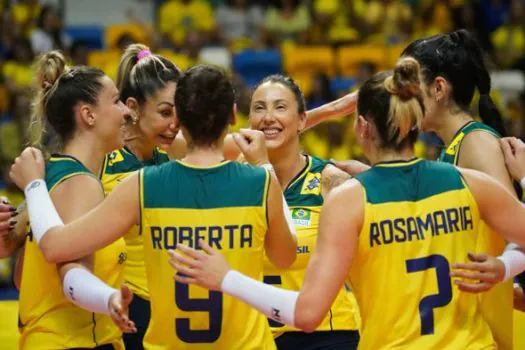 Em Recife, seleção feminina vence Peru e conquista o 23º título do Sul-Americano