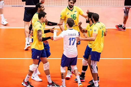 Brasil vence clássico com a Argentina e avança no Mundial de Vôlei