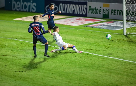 Bragantino goleia Bahia e chega a 10ª colocação