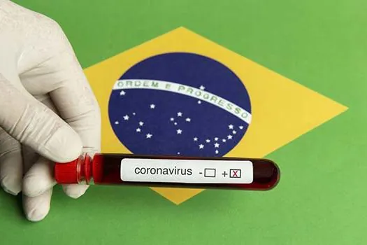 Brasil tem 49,8 mil novos casos de covid-19 e 698 mortes em 24 horas