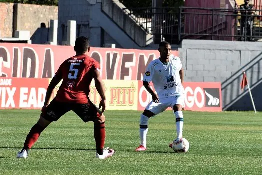 Com um a mais, América-MG empata com Brasil de Pelotas e pode perder a liderança