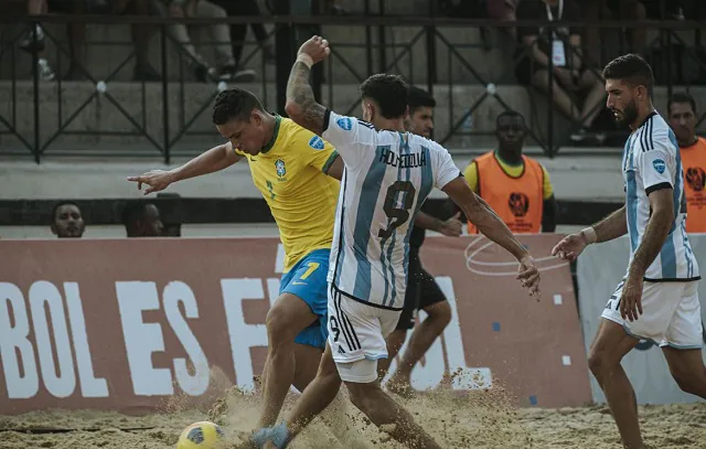 Brasil goleia Argentina na Copa América de beach soccer