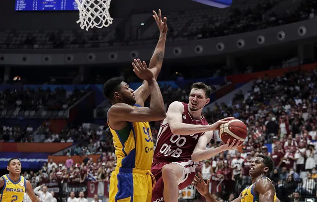 Seleção brasileira perde para Letônia e está eliminada do Mundial de basquete