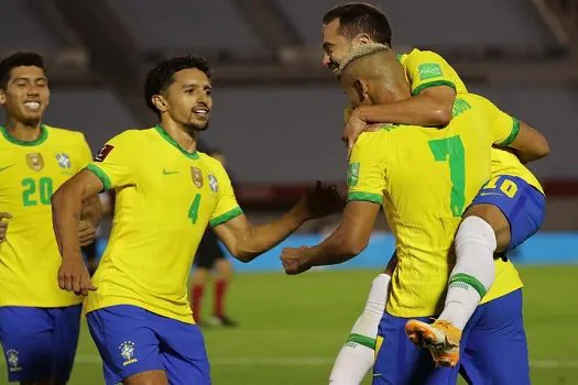 Brasil vence Uruguai fora de casa e continua 100% nas Eliminatórias