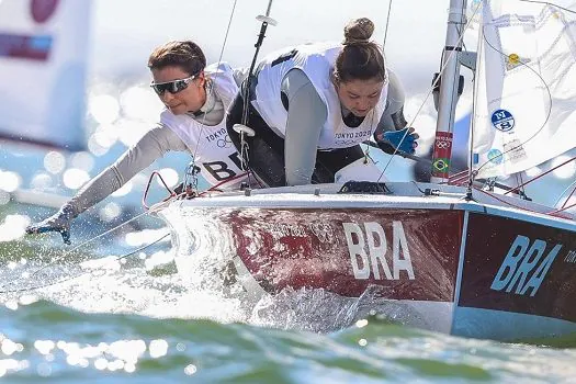 Fernanda Oliveira e Ana Barbachan terminam em 9º e ficam sem medalha na vela