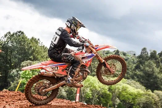 Hector Assunção fecha terceira etapa do Brasileiro de Motocross com vitória