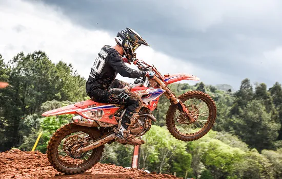 Hector Assunção fecha terceira etapa do Brasileiro de Motocross com vitória