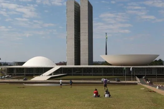 Congresso promulga reajustes para parlamentar, ministro e presidente