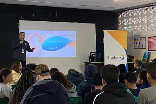 Braskem realiza palestra educativa e plantio de mudas