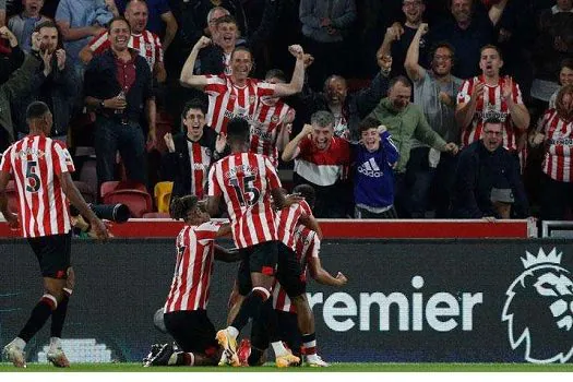 Brentford surpreende e vence Arsenal na abertura do Campeonato Inglês