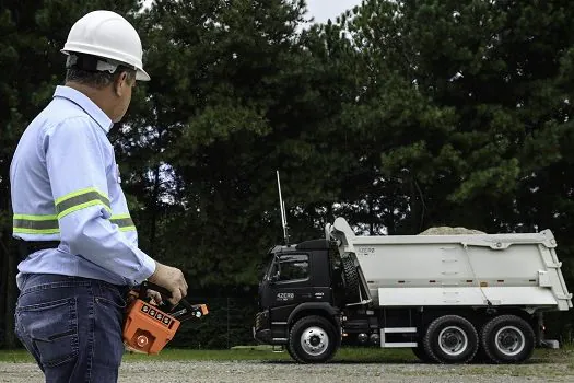 Brinquedo de gente grande – Novo caminhão com controle remoto é lançado pela Volvo