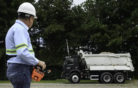 Brinquedo de gente grande – Novo caminhão com controle remoto é lançado pela Volvo