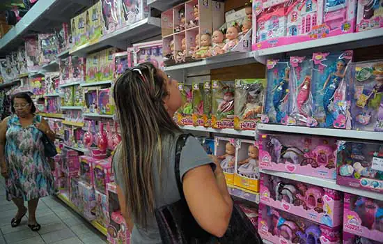 Procon encontra diferença de até 190% em preço de brinquedos