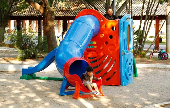 São Caetano instala 18 novos brinquedos em parques da cidade