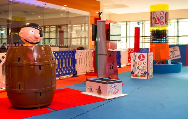 Brinquedos da década de 80 chegam em versão gigante no Shopping ABC