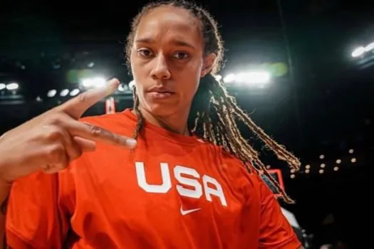 Brittney Griner desembarca nos EUA após ser libertada pelo governo russo