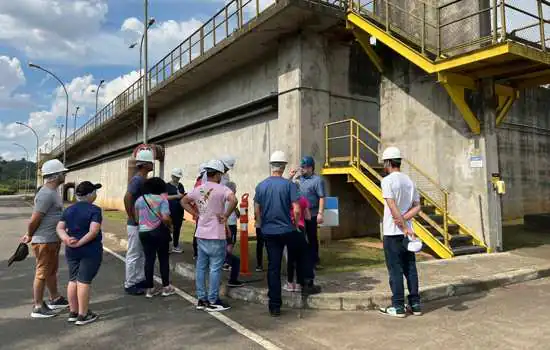 Filhos de funcionários da BRK visitam a Estação de Tratamento de Esgoto