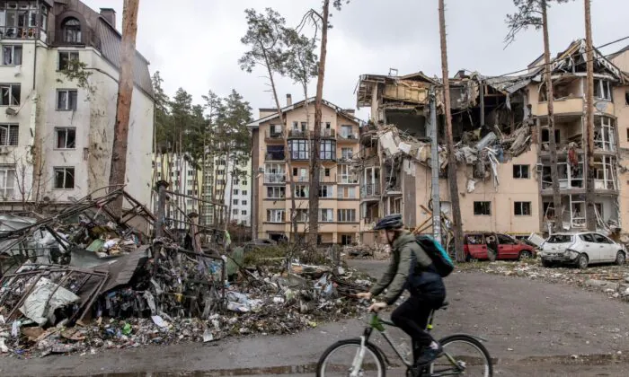 Ucrânia: Autoridades afirmam retomada de cidade a 20 quilômetros de Kiev