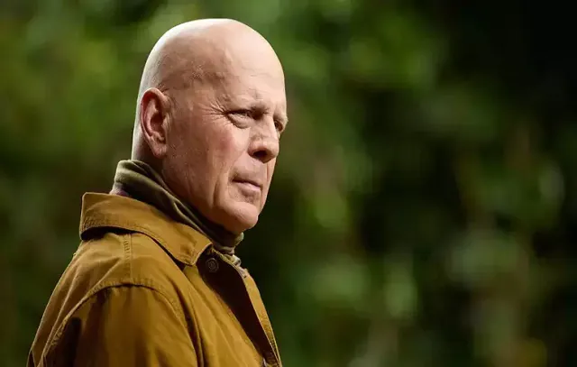 Bruce Willis não reconhece mais a mãe e tem comportamento agressivo