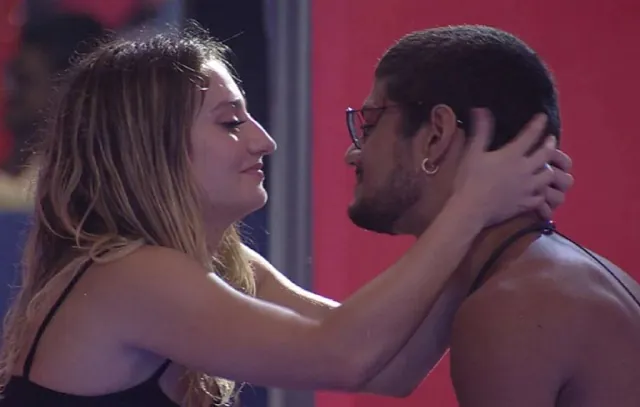 Bruna Griphao revela se beijou o ex-BBB Gabriel Santana