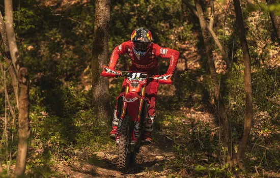 Bruno Crivilin é Top 5 da categoria E1 no primeiro dia do Mundial de Enduro na Hungria