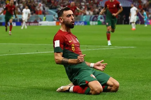 Bruno Fernandes brilha e garante vaga de Portugal nas oitavas