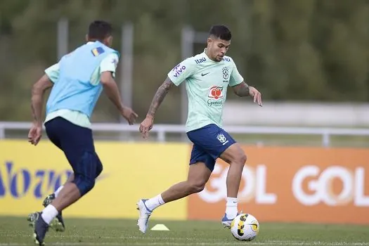 Machucado, Bruno Guimarães é cortado da seleção brasileira e volta à Inglaterra