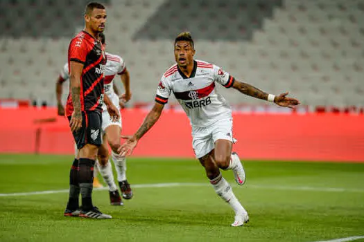 Em noite inspirada de Hugo Souza, Flamengo vence Athletico-PR na Arena da Baixada