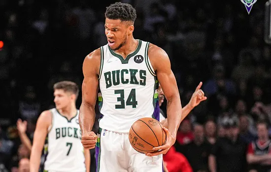 Antetokounmpo bate recorde e Milwaukee Bucks supera Brooklyn Nets na NBA