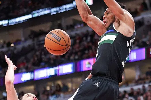 Bucks batem Bulls após duelo intenso entre Giannis e LaVine; Johnson salva Suns