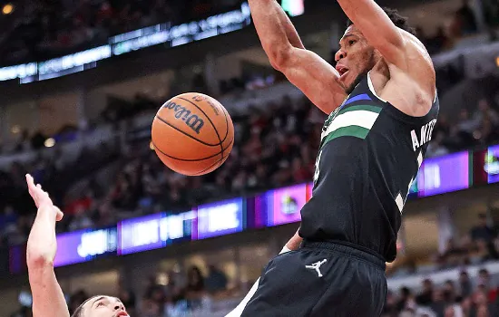 Bucks batem Bulls após duelo intenso entre Giannis e LaVine; Johnson salva Suns