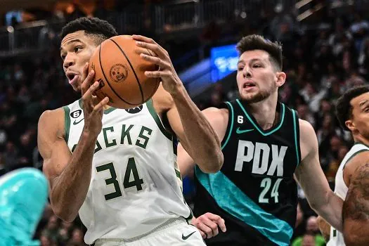 Antetokounmpo brilha após polêmica na Filadélfia e Bucks batem Portland na NBA