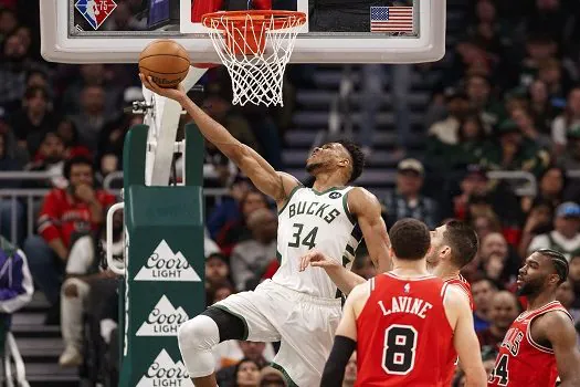 Antetokounmpo volta após lesão e Bucks arrasam Bulls na NBA; Warriors perdem