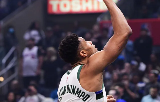 Bucks derrotam Clippers e Antetokounmpo comanda 10ª vitória consecutiva na NBA