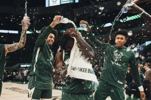 Bucks sofrem, mas vencem desfalcado Boston Celtics em duelo de líderes na NBA