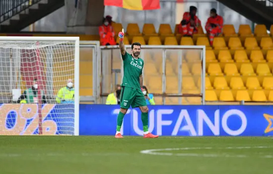 Goleiro Buffon recusa se aposentar e cogita jogar até os 50 anos