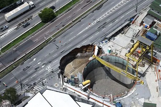 Concessionária nega que tatuzão do metrô tenha atingido rede de esgoto