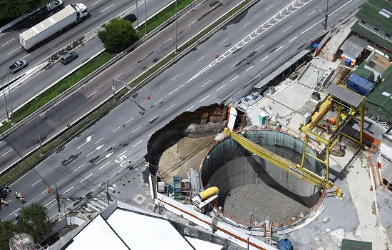 Concessionária nega que tatuzão do metrô tenha atingido rede de esgoto